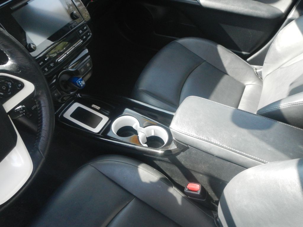 2016 Toyota Prius Image 48