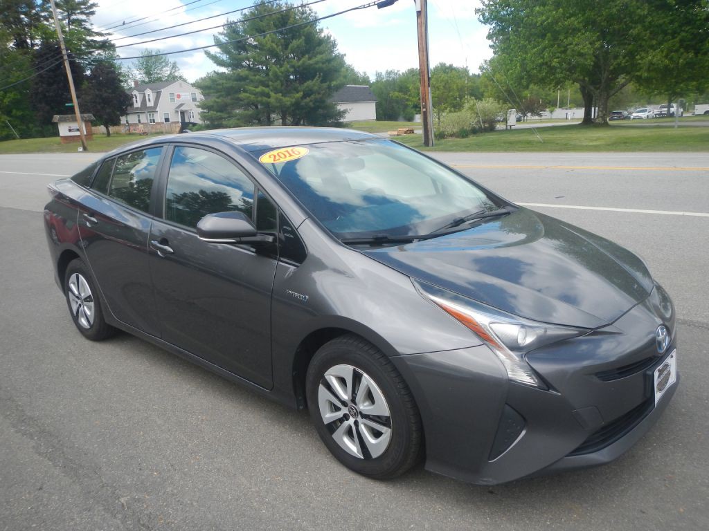 2016 Toyota Prius Image 2