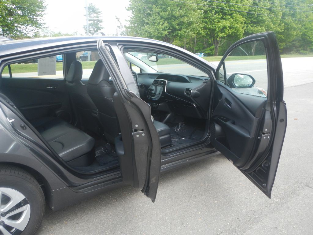2016 Toyota Prius Image 16