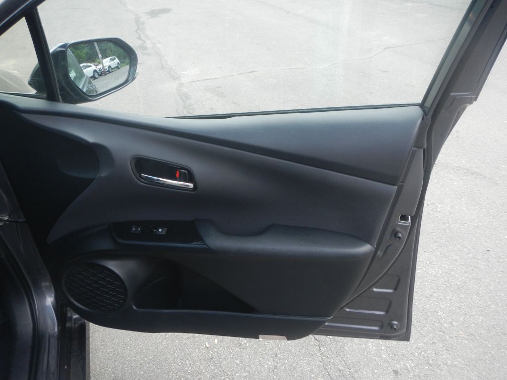 2016 Toyota Prius Image 18