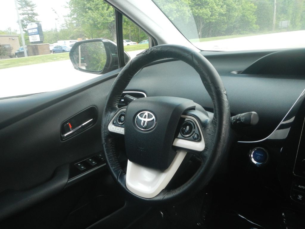 2016 Toyota Prius Image 21