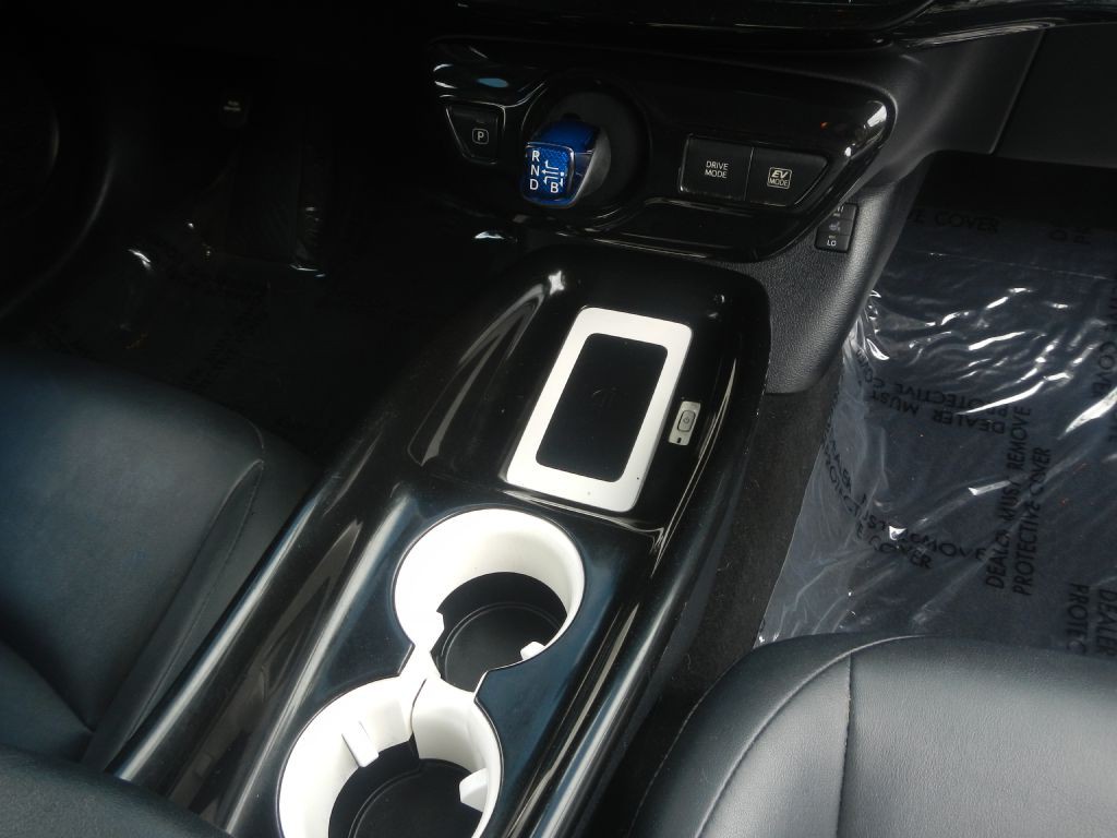 2016 Toyota Prius Image 24