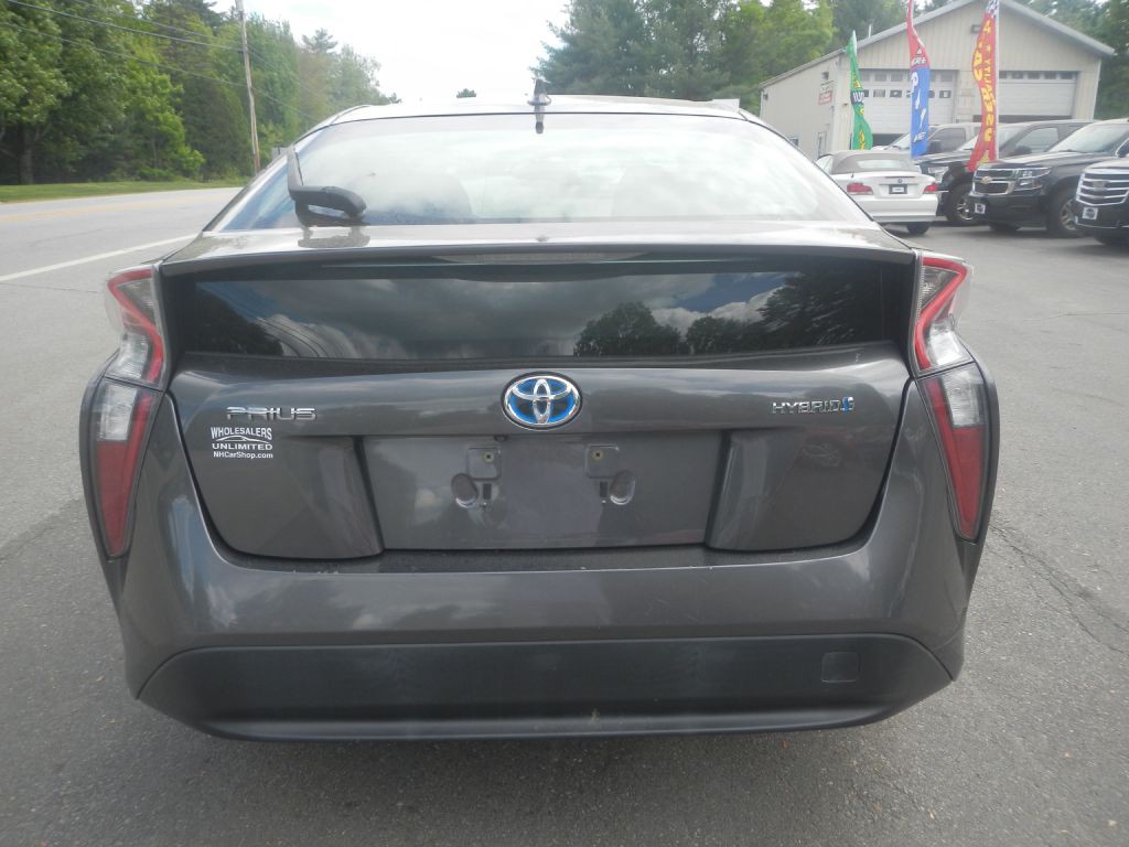 2016 Toyota Prius Image 32