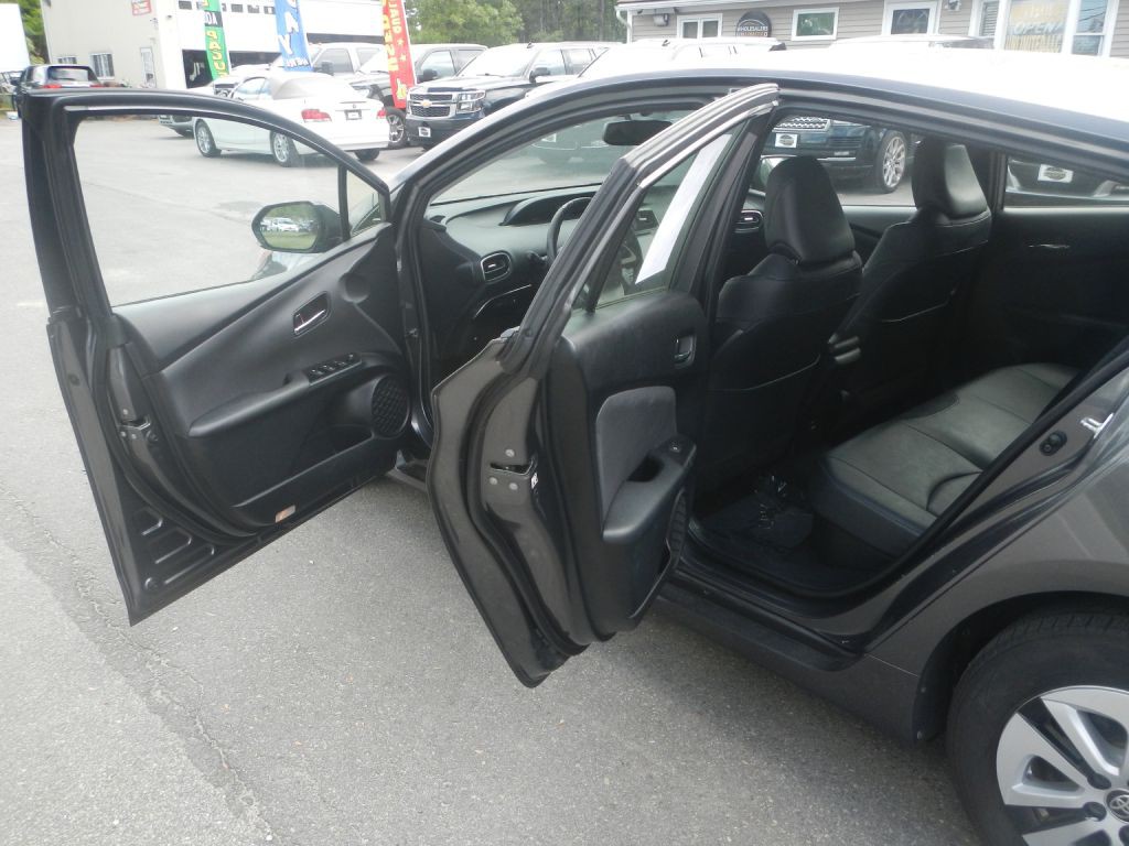 2016 Toyota Prius Image 40