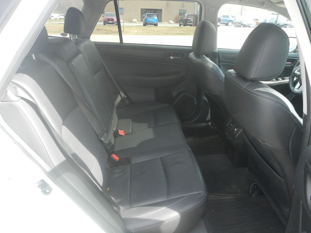 2015 Subaru Outback Image 25