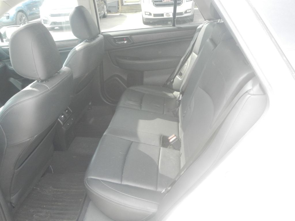 2015 Subaru Outback Image 35