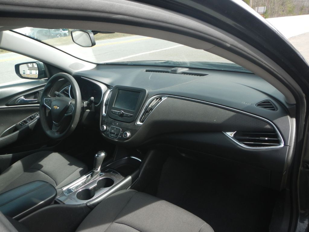 2018 Chevrolet Malibu Image 3