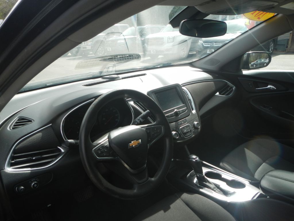 2018 Chevrolet Malibu Image 10