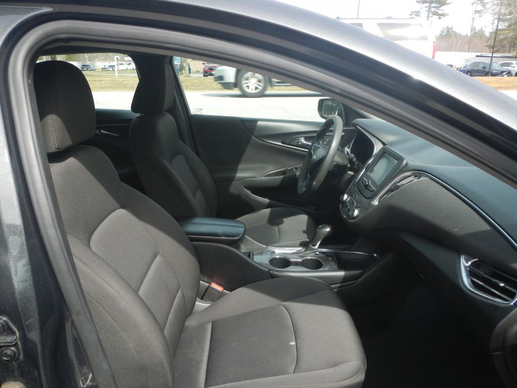 2018 Chevrolet Malibu Image 16