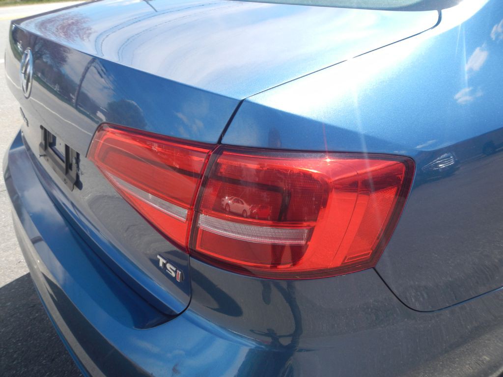 2015 Volkswagen Jetta Image 30