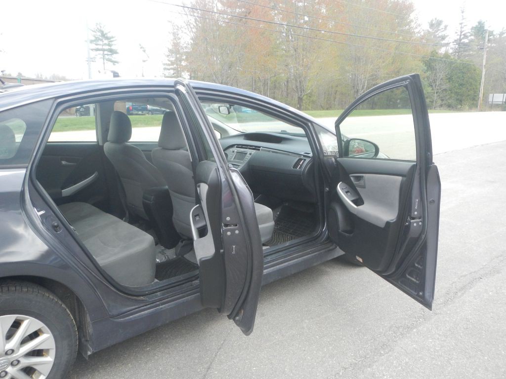 2012 Toyota Prius Image 16