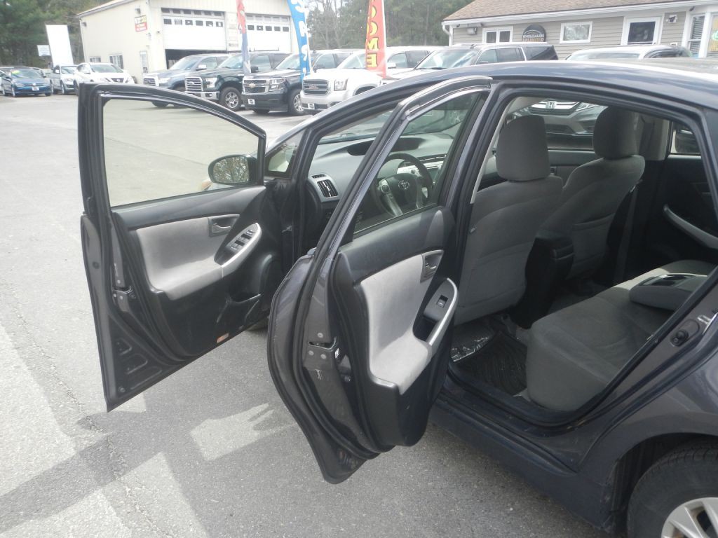 2012 Toyota Prius Image 38