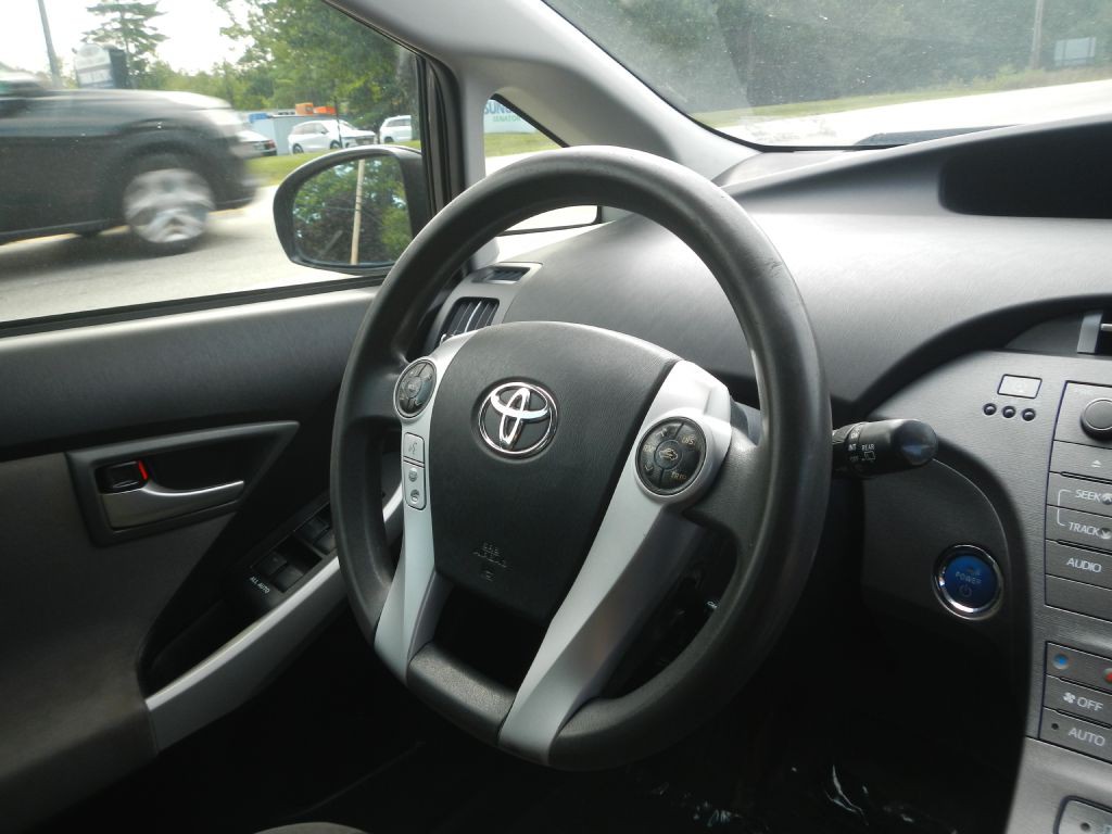 2012 Toyota Prius Image 21
