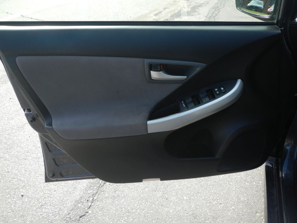 2012 Toyota Prius Image 48