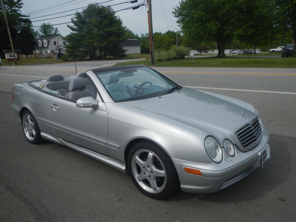 2003 Mercedes-Benz CLK-Class Image 2
