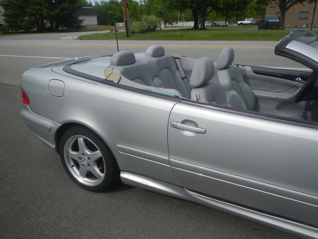 2003 Mercedes-Benz CLK-Class Image 13