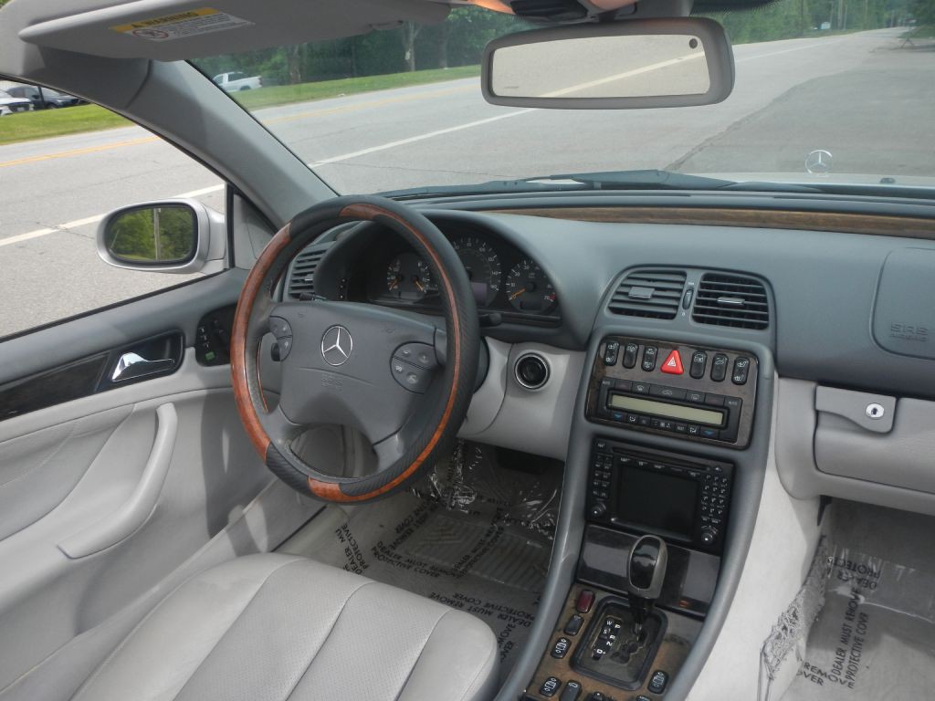 2003 Mercedes-Benz CLK-Class Image 21
