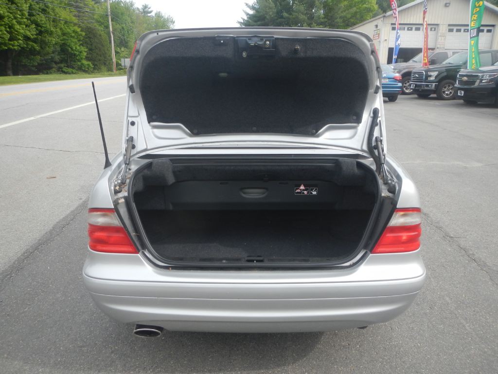 2003 Mercedes-Benz CLK-Class Image 26