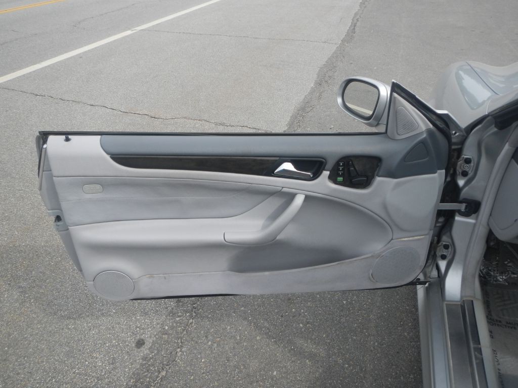 2003 Mercedes-Benz CLK-Class Image 31