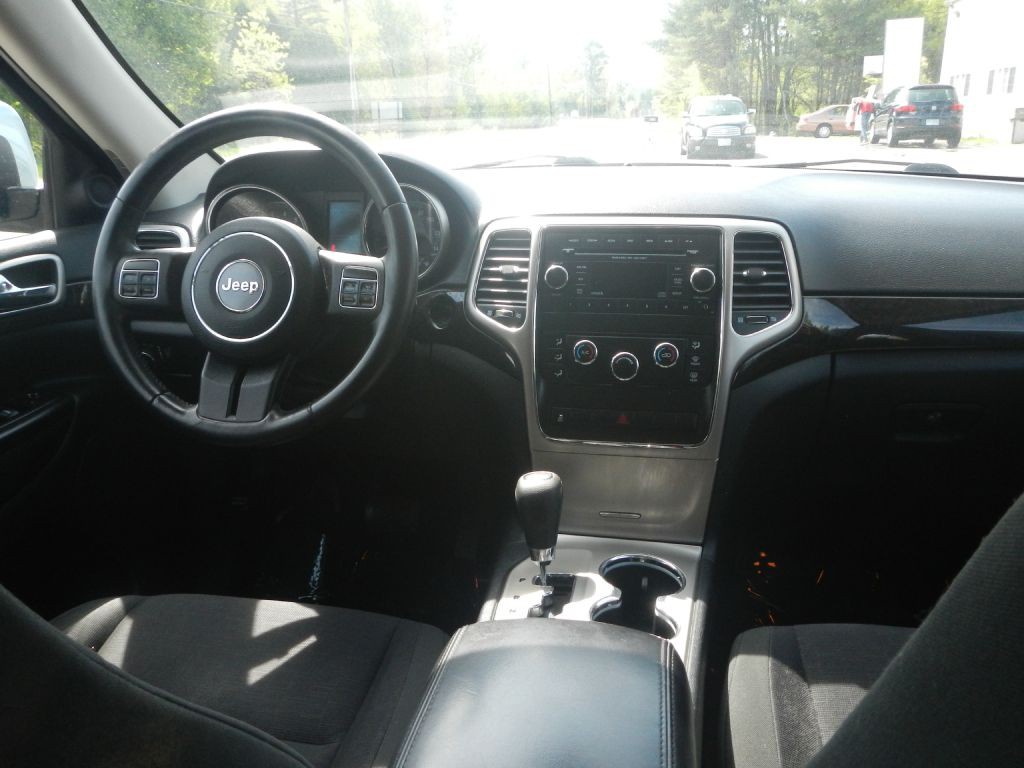 2012 Jeep Grand Cherokee Image 24