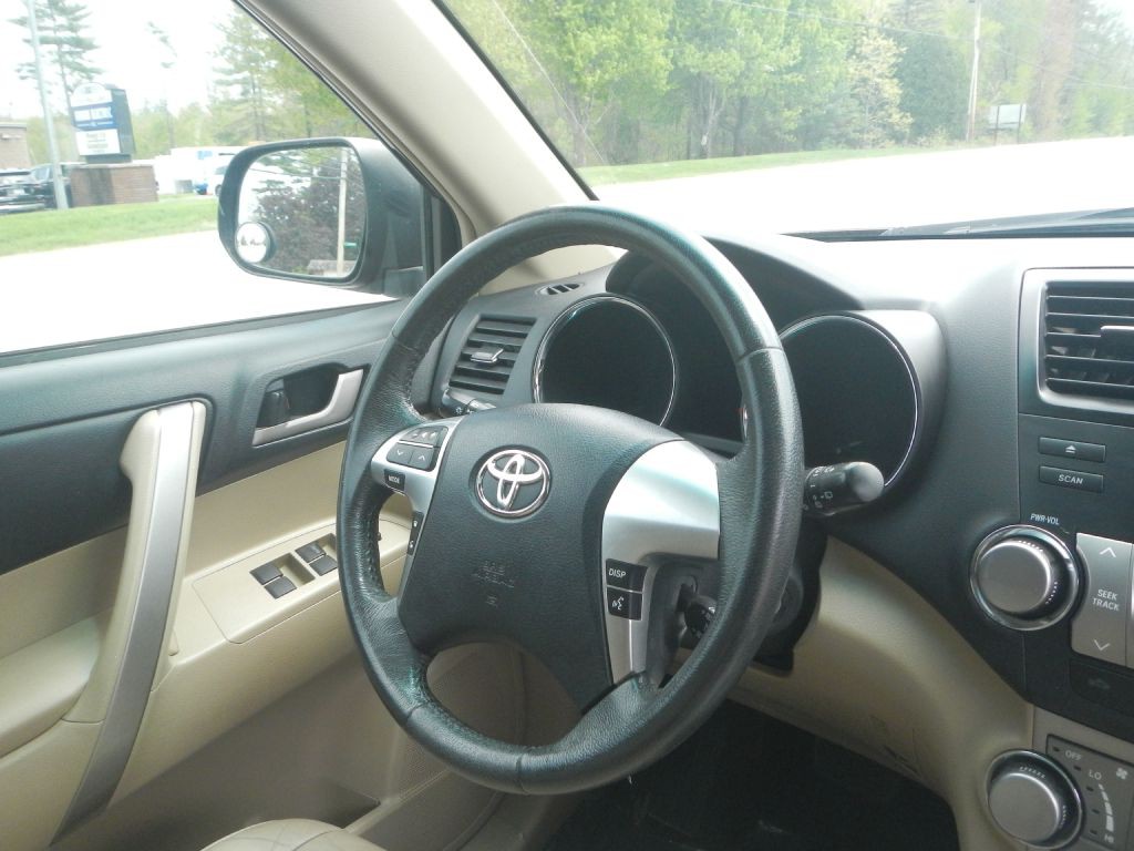 2011 Toyota Highlander Image 18