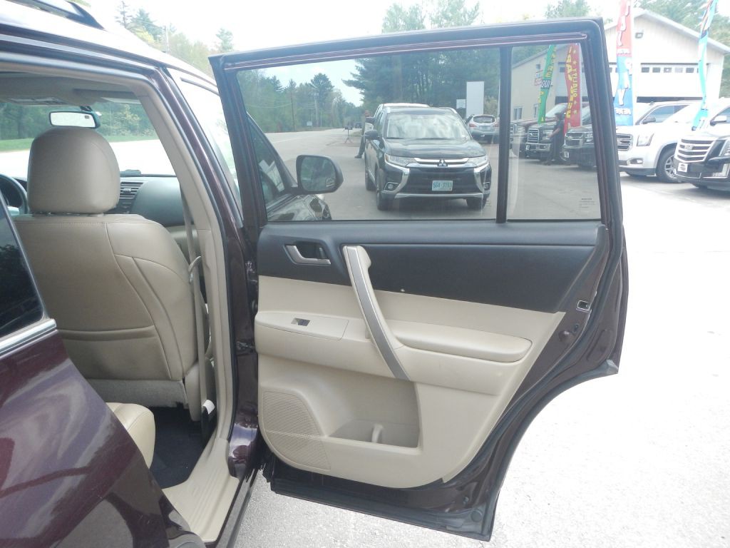 2011 Toyota Highlander Image 23