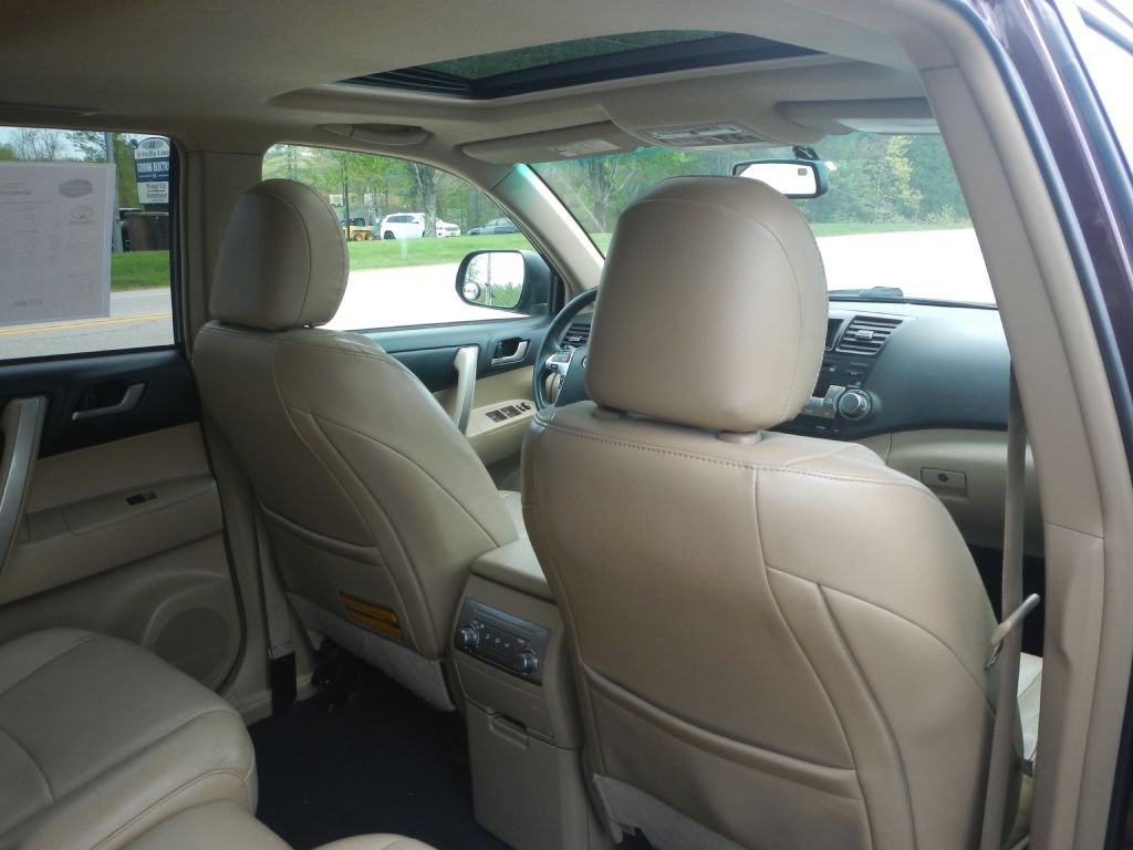 2011 Toyota Highlander Image 24