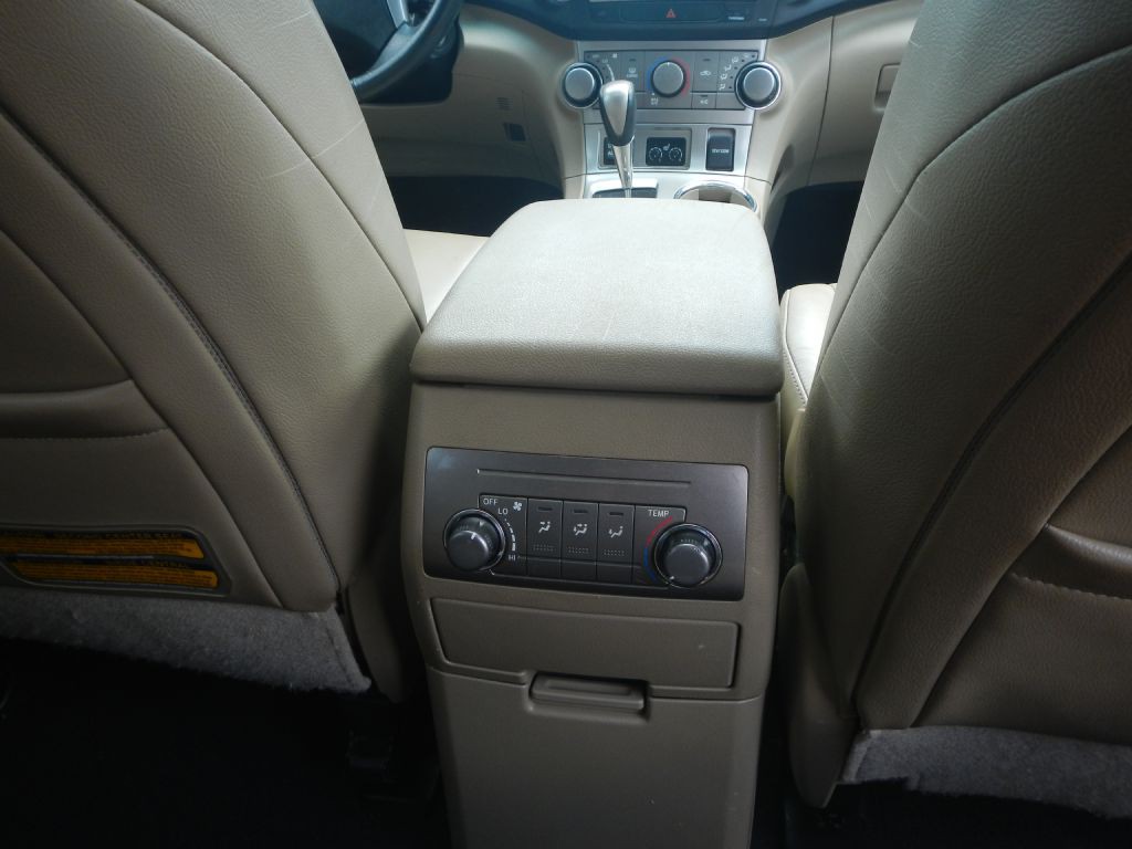 2011 Toyota Highlander Image 26