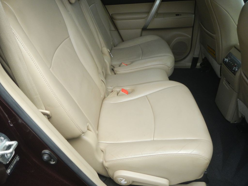 2011 Toyota Highlander Image 28