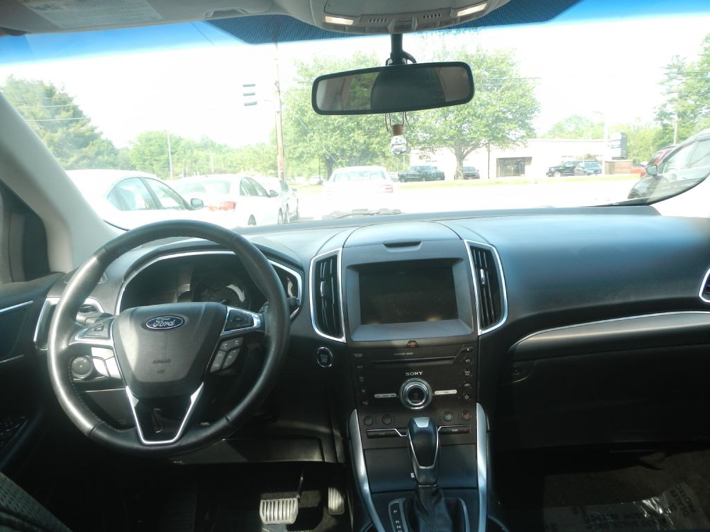 2018 Ford Edge Image 17