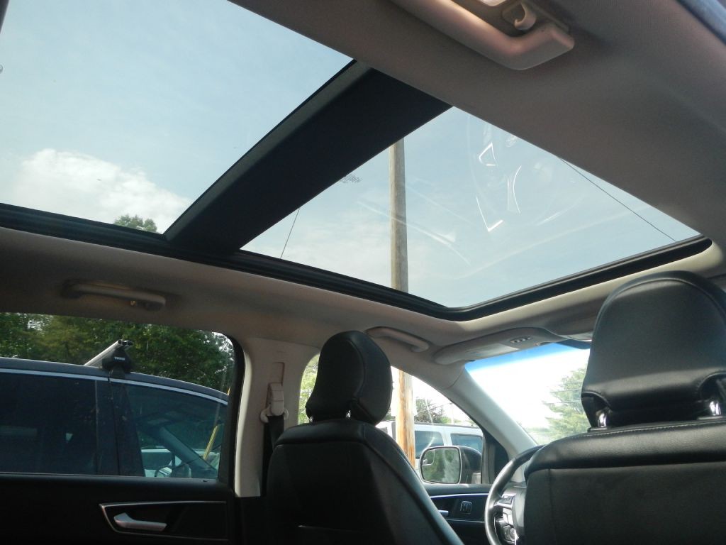 2018 Ford Edge Image 32