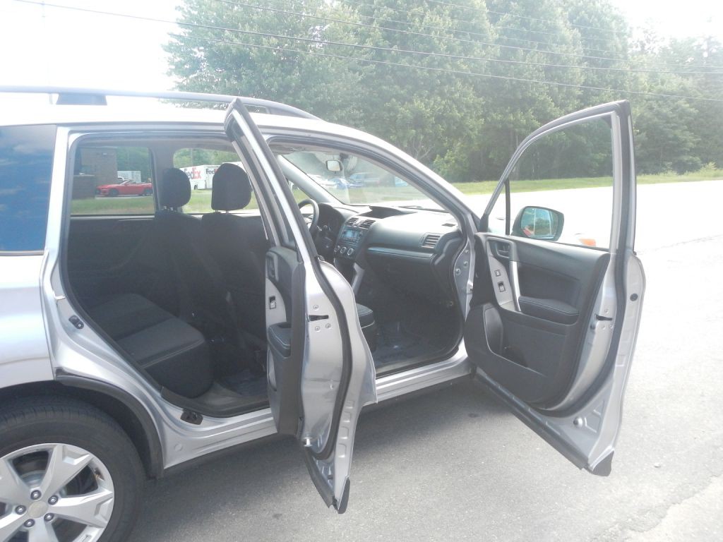2015 Subaru Forester Image 16