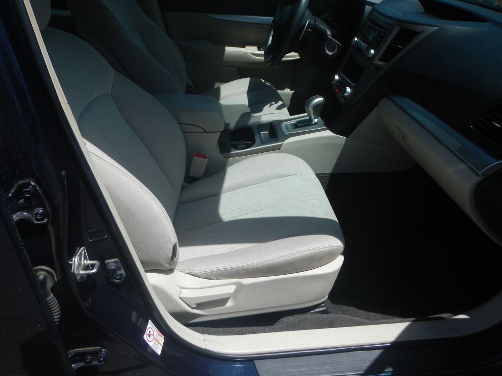 2014 Subaru Outback Image 16