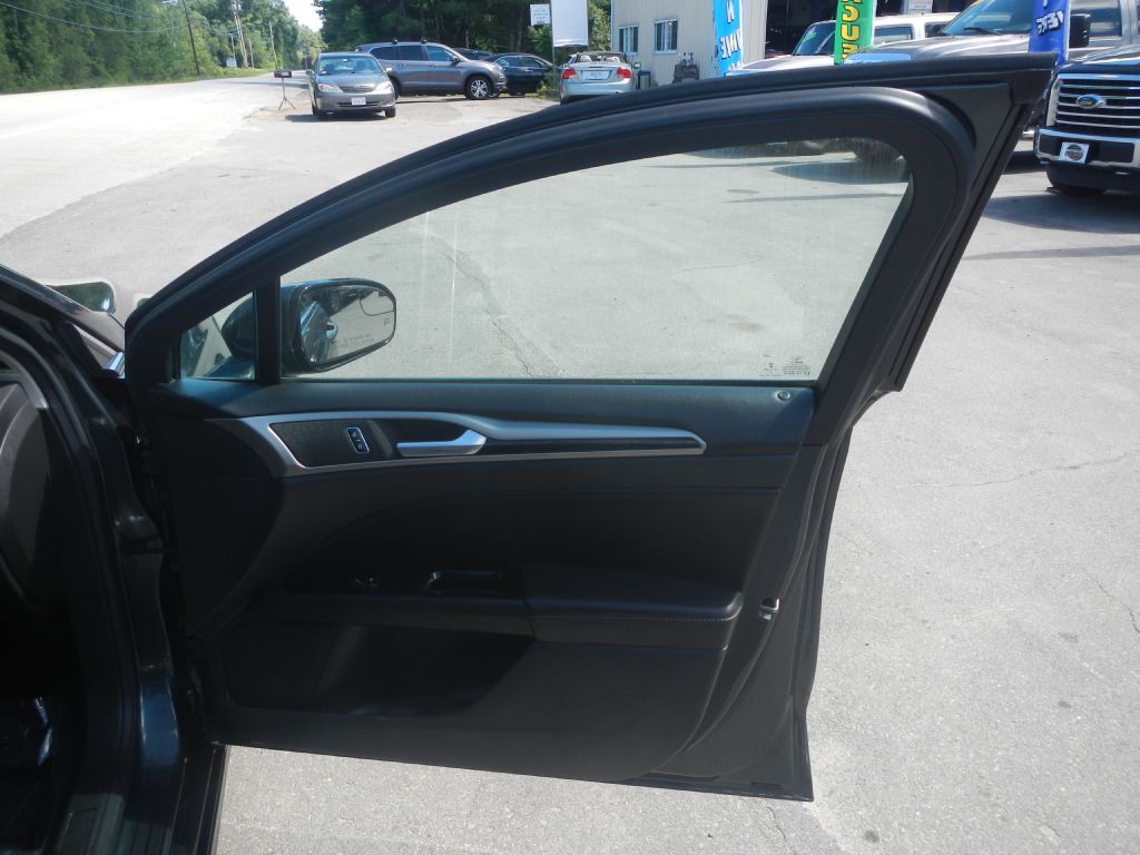 2015 Ford Fusion Image 18