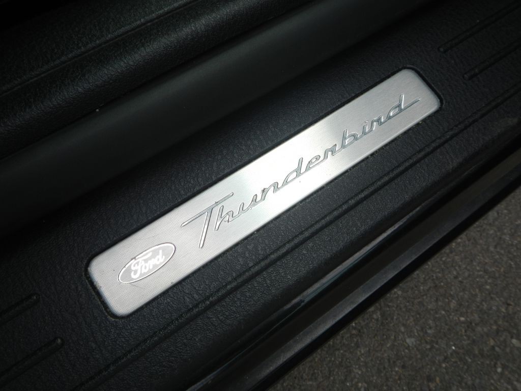 2003 Ford Thunderbird Image 17