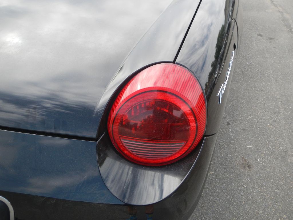 2003 Ford Thunderbird Image 25