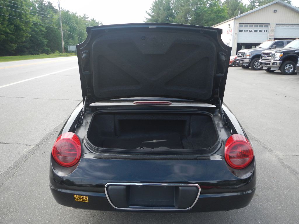 2003 Ford Thunderbird Image 28