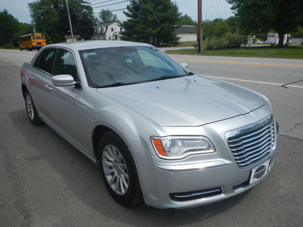 2012 Chrysler 300 Image 2