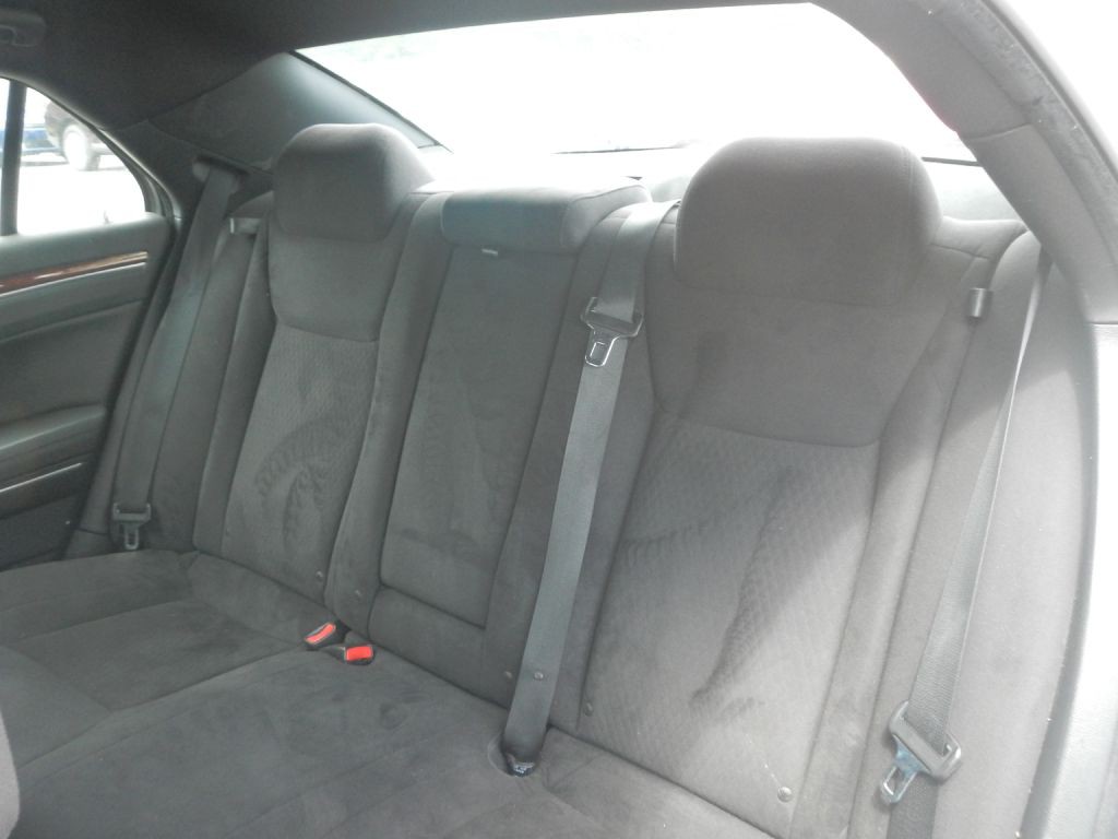 2012 Chrysler 300 Image 8