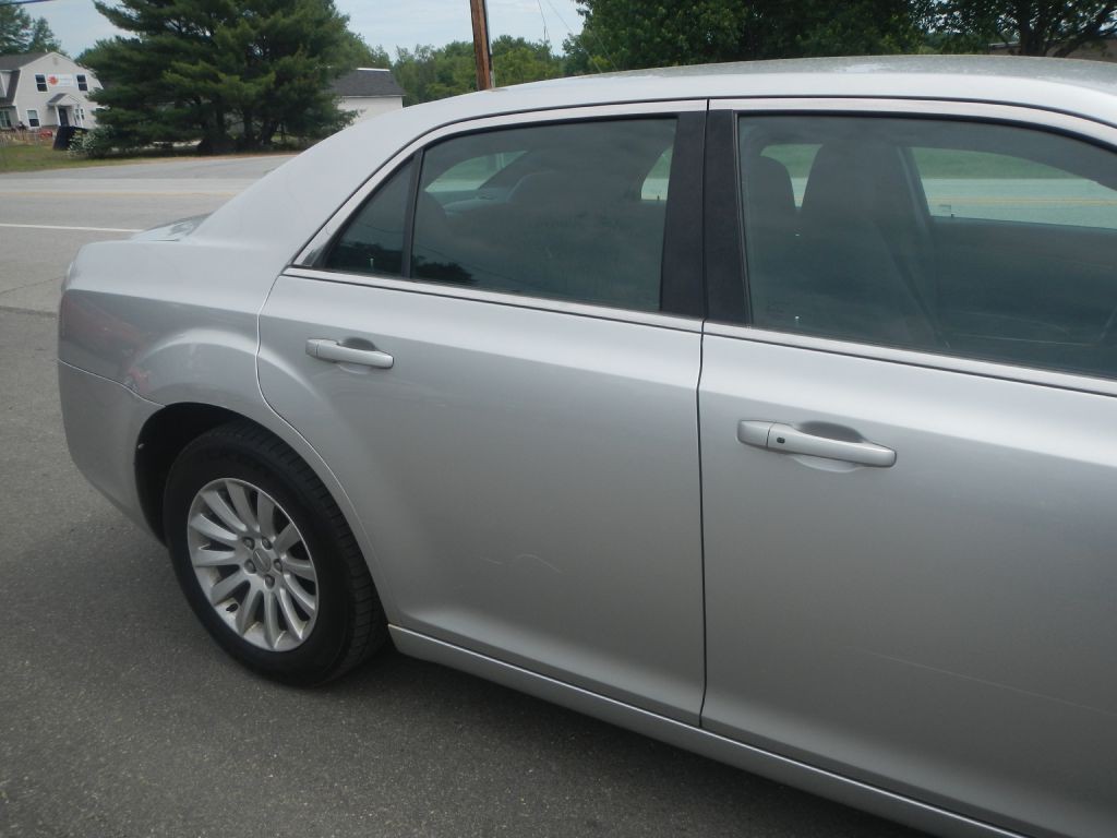 2012 Chrysler 300 Image 14