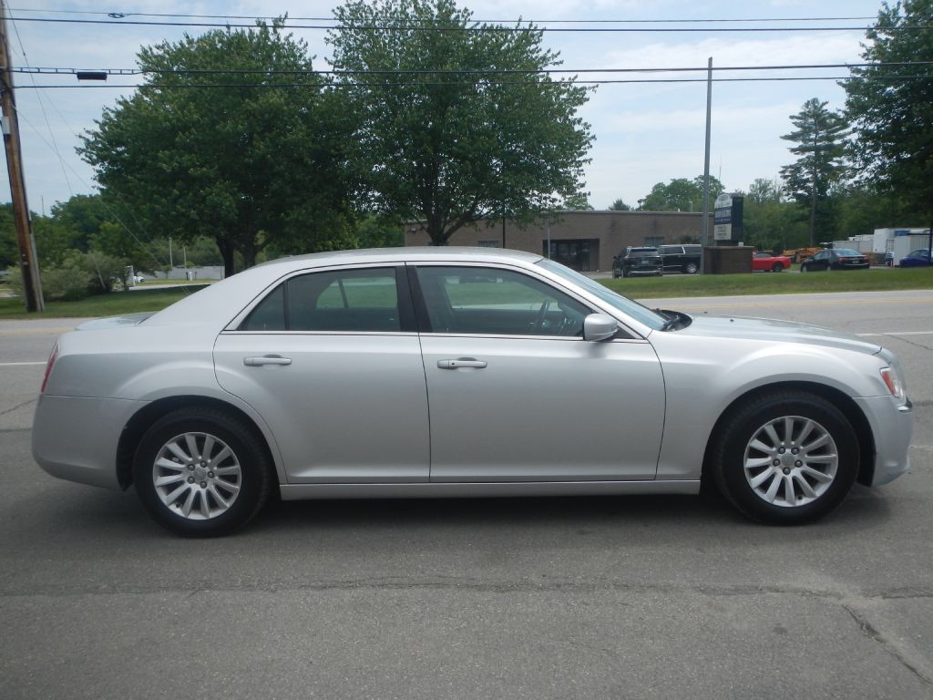 2012 Chrysler 300 Image 15