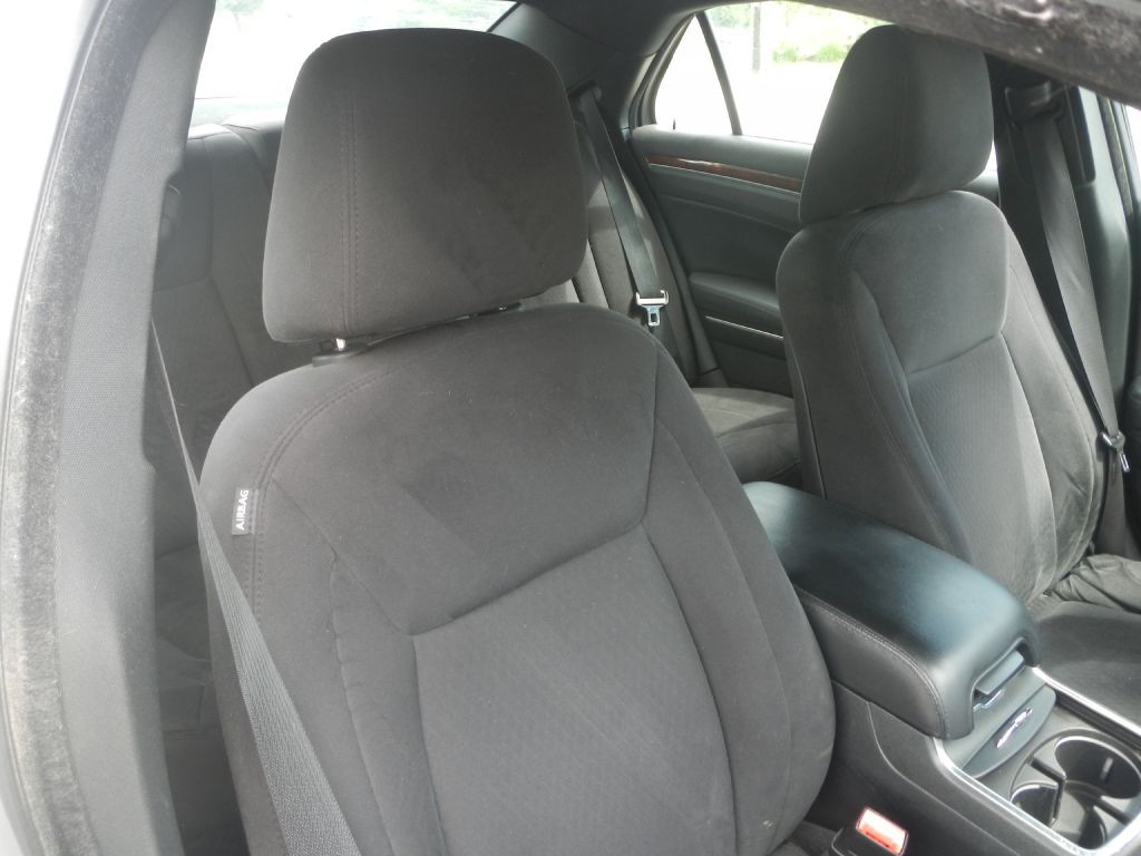 2012 Chrysler 300 Image 20