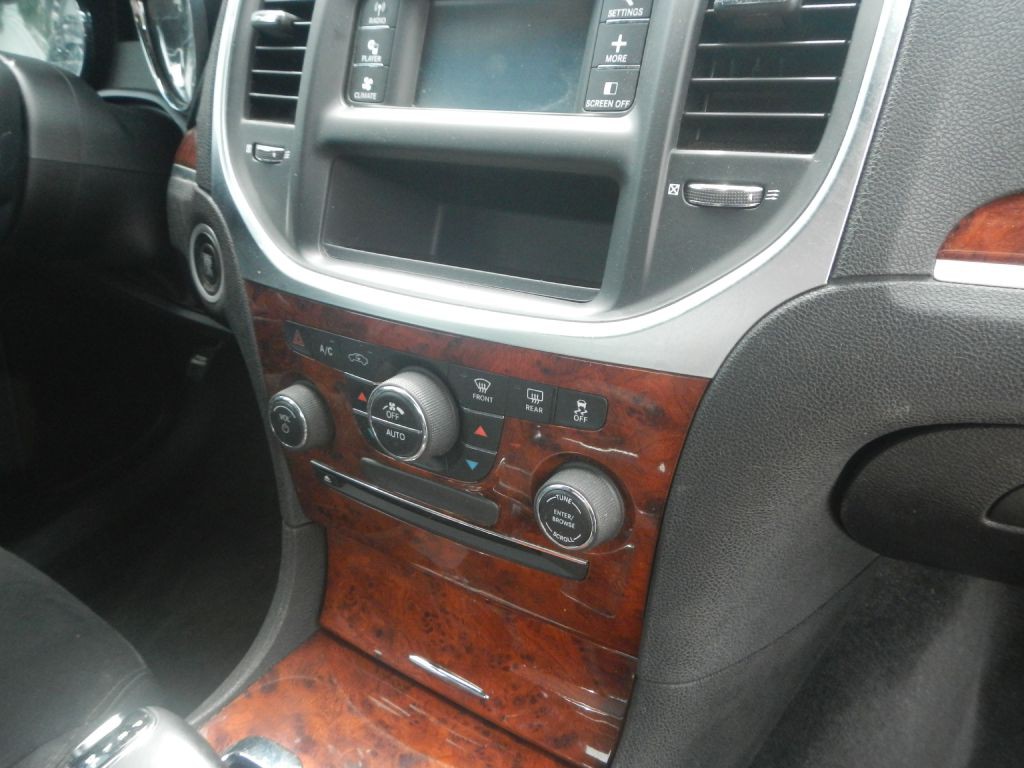 2012 Chrysler 300 Image 24