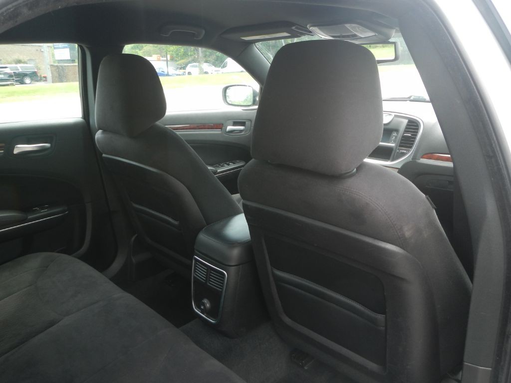 2012 Chrysler 300 Image 27