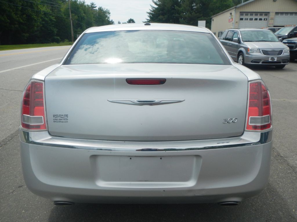 2012 Chrysler 300 Image 33
