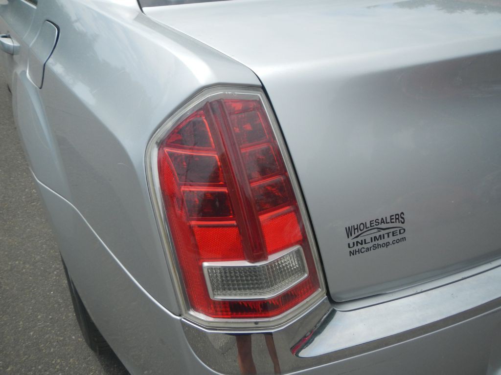 2012 Chrysler 300 Image 34
