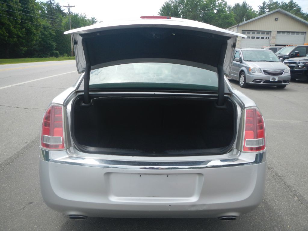 2012 Chrysler 300 Image 35