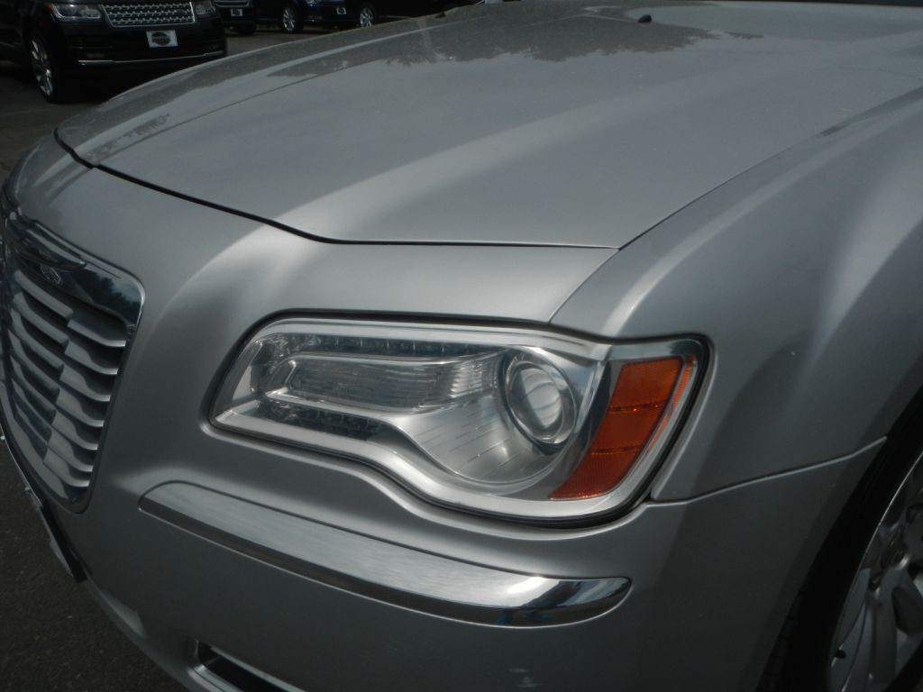 2012 Chrysler 300 Image 36