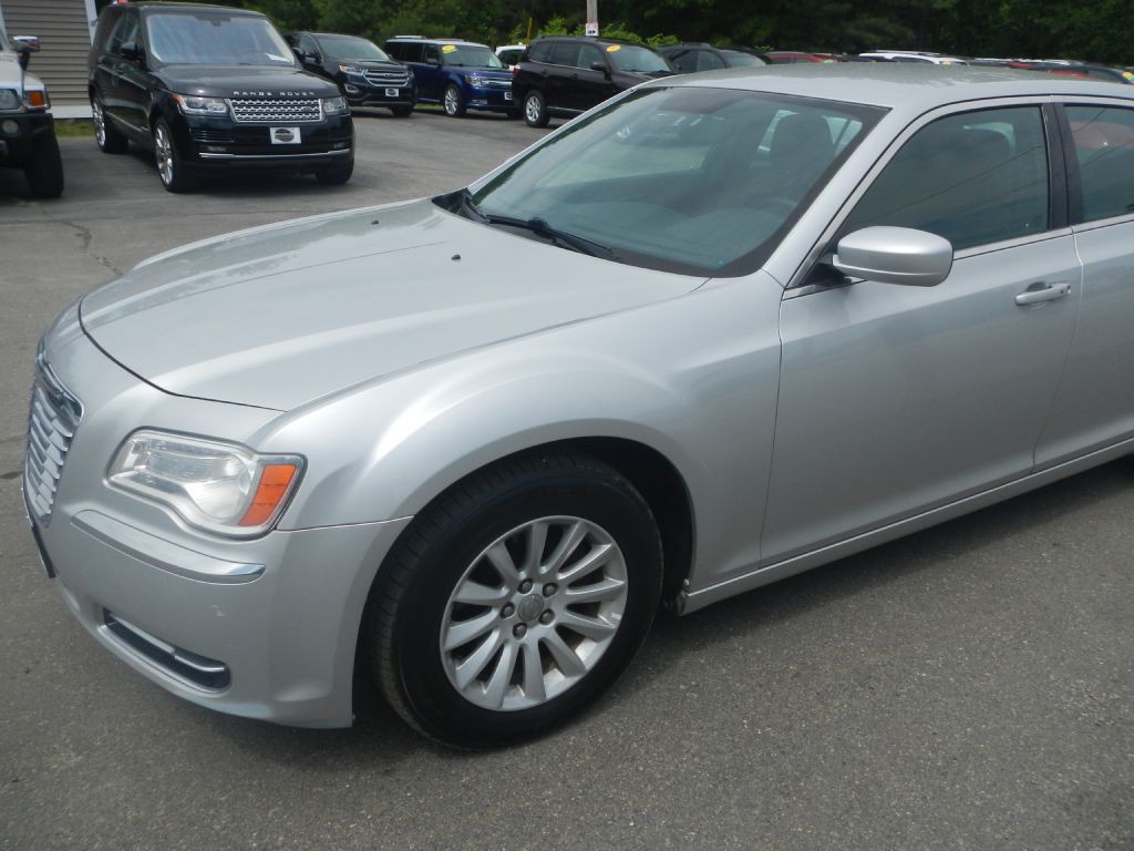 2012 Chrysler 300 Image 37