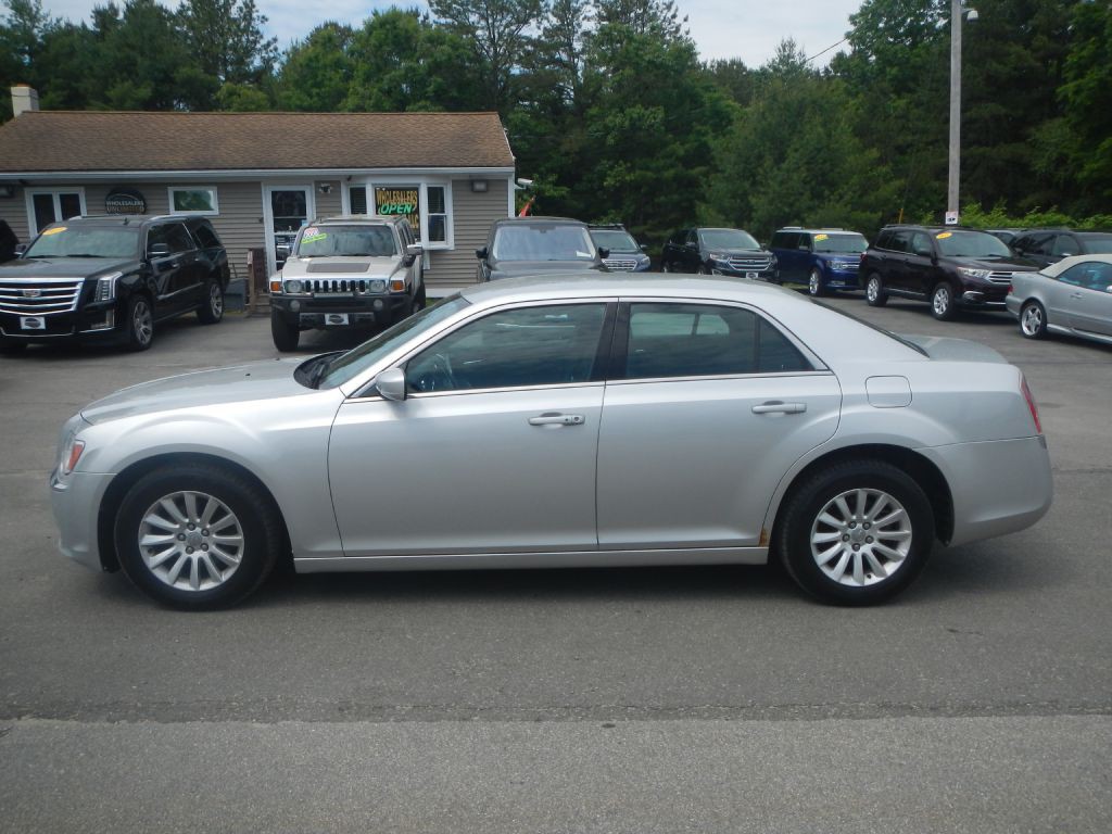 2012 Chrysler 300 Image 38